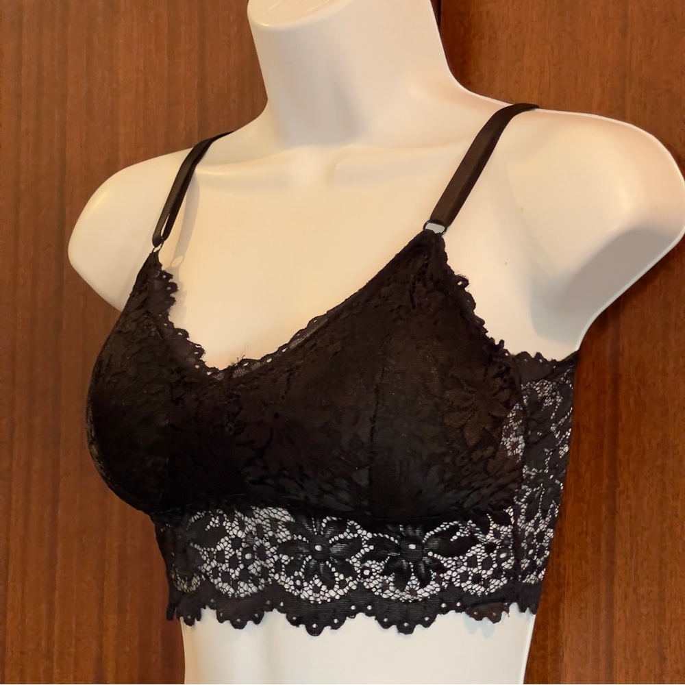 NWOT Black Lace Bralette Padded Wireless Soft Cup Bra